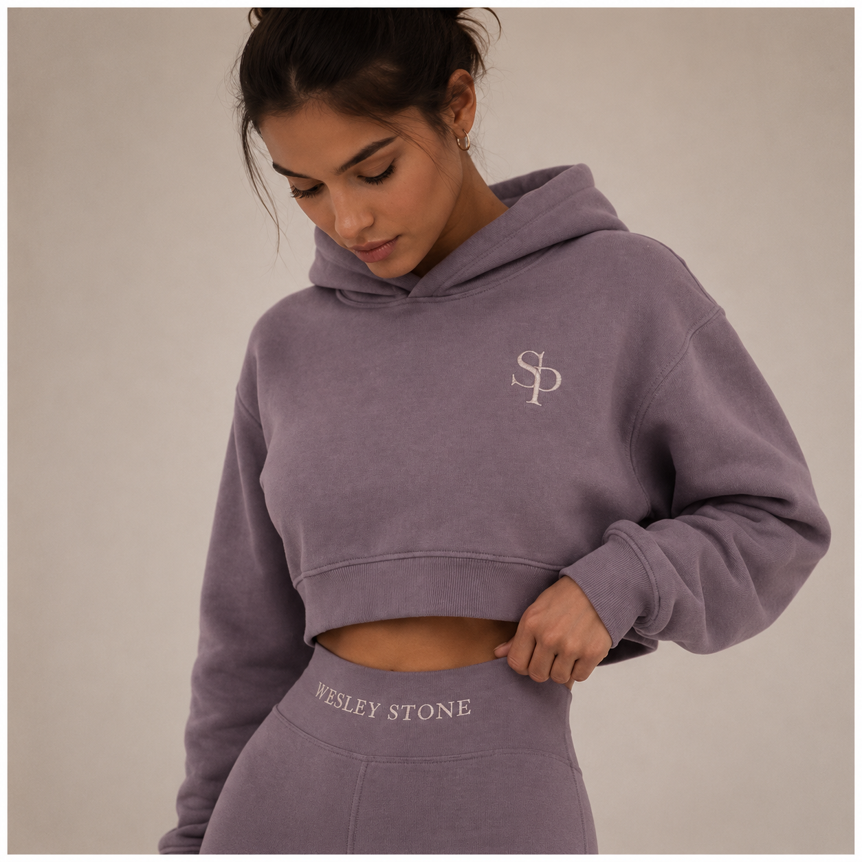 Àkanní Graphic Cropped Hoodie