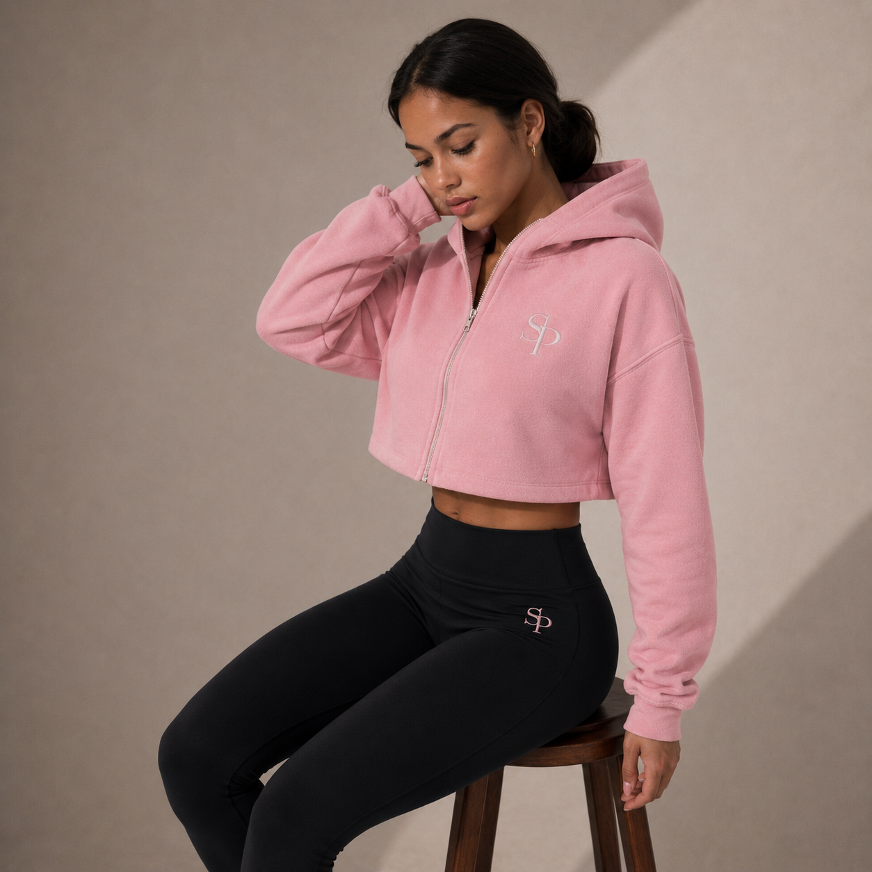 Àkanní Cropped Hoodie